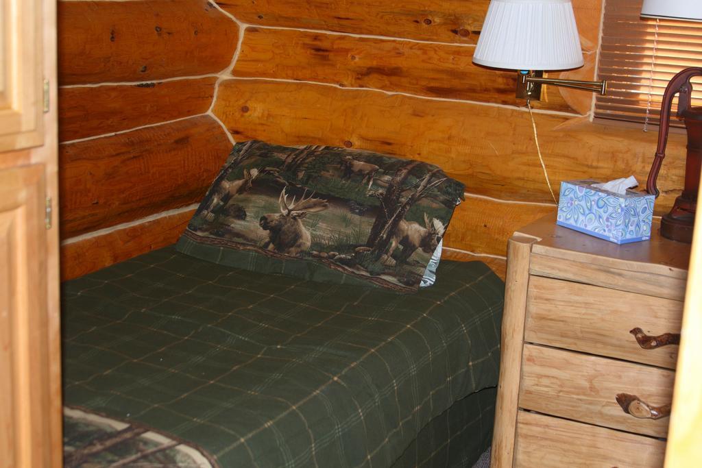 Wise Old Hunter Lodge Anchor Point Habitación foto