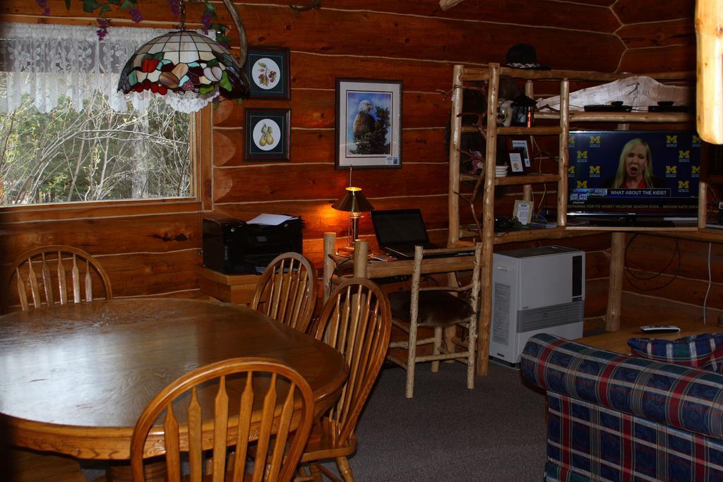 Wise Old Hunter Lodge Anchor Point Habitación foto
